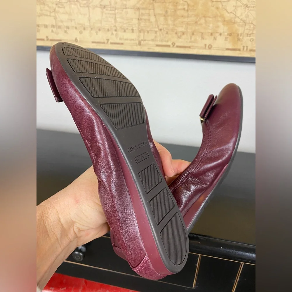 Coke Haan Bow Flats Leather New! 7.5 Burgundy